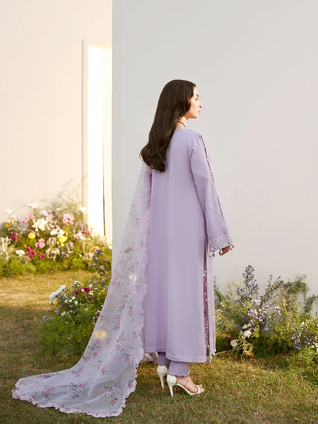LILLY - Image 3