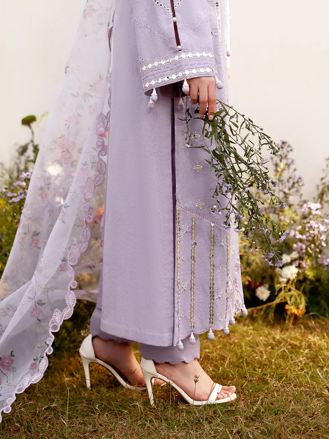 LILLY - Image 8